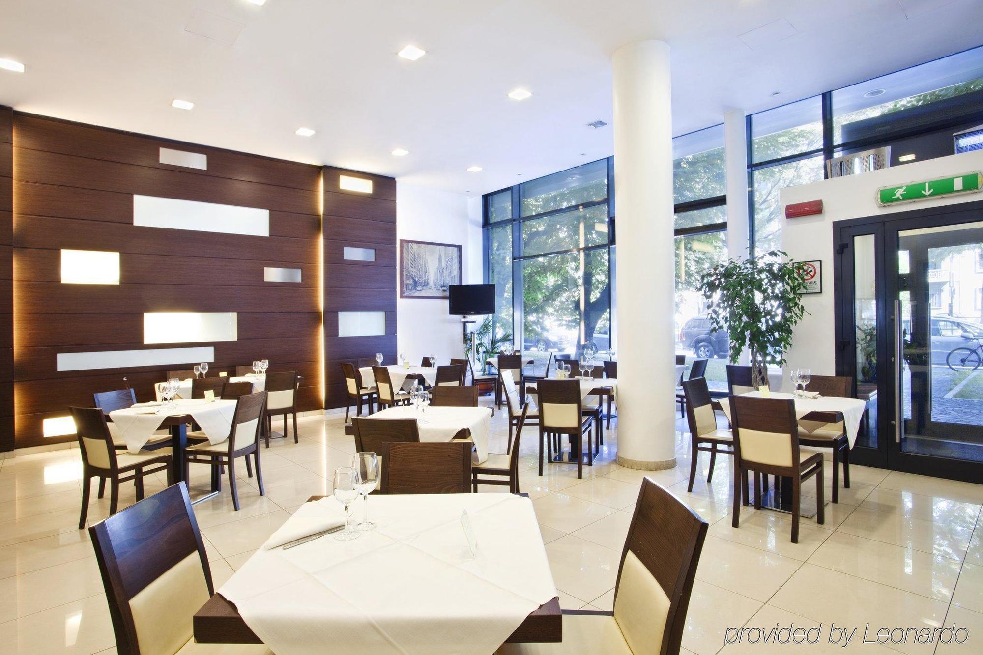 Holiday Inn Turin Corso Francia By Ihg Buitenkant foto
